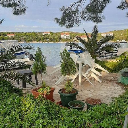 Holiday Home Artina 2 Loviste Ngoại thất bức ảnh