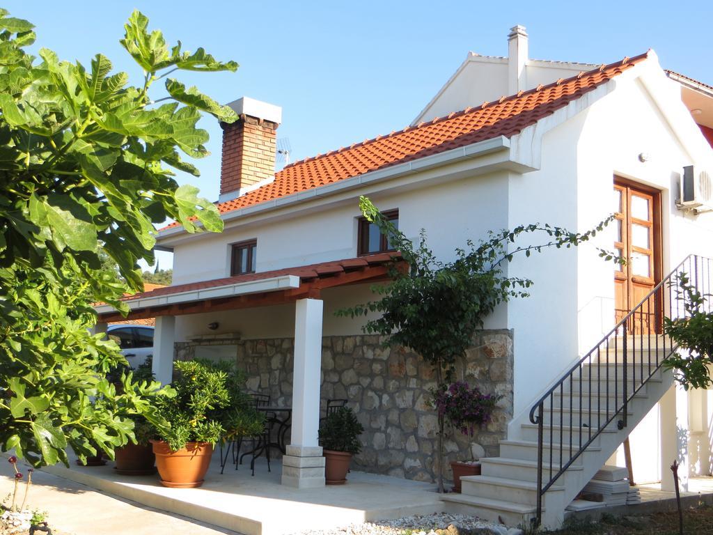 Holiday Home Artina 2 Loviste Phòng bức ảnh