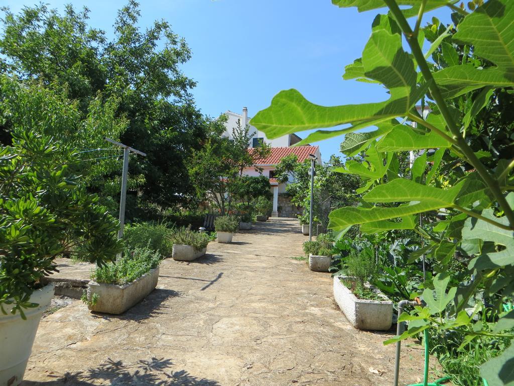 Holiday Home Artina 2 Loviste Phòng bức ảnh
