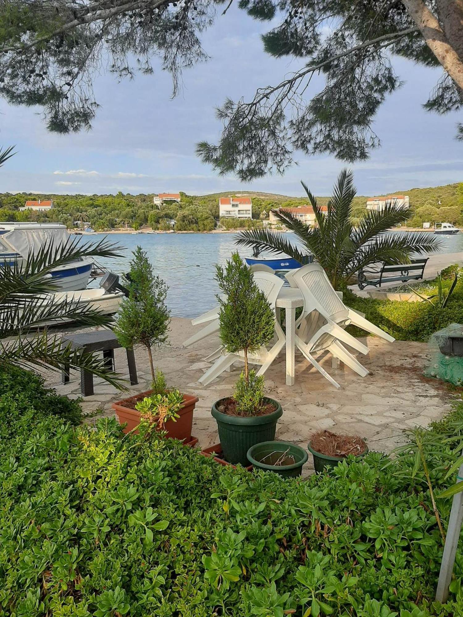 Holiday Home Artina 2 Loviste Ngoại thất bức ảnh