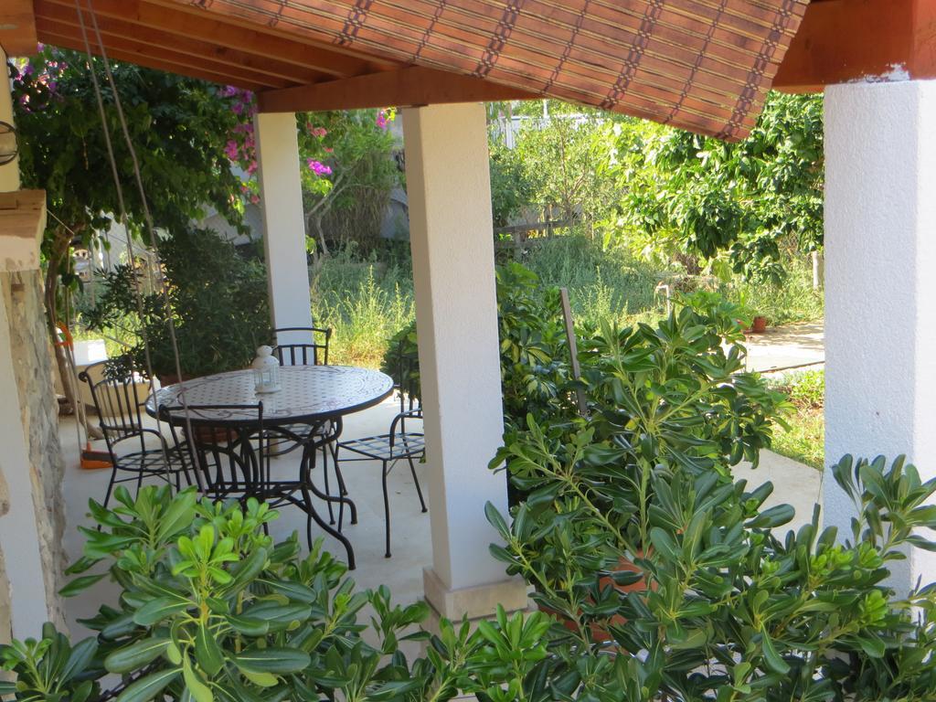 Holiday Home Artina 2 Loviste Phòng bức ảnh