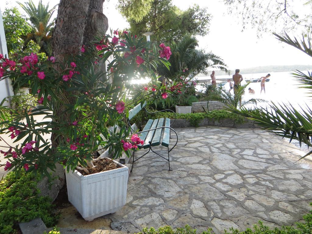 Holiday Home Artina 2 Loviste Ngoại thất bức ảnh