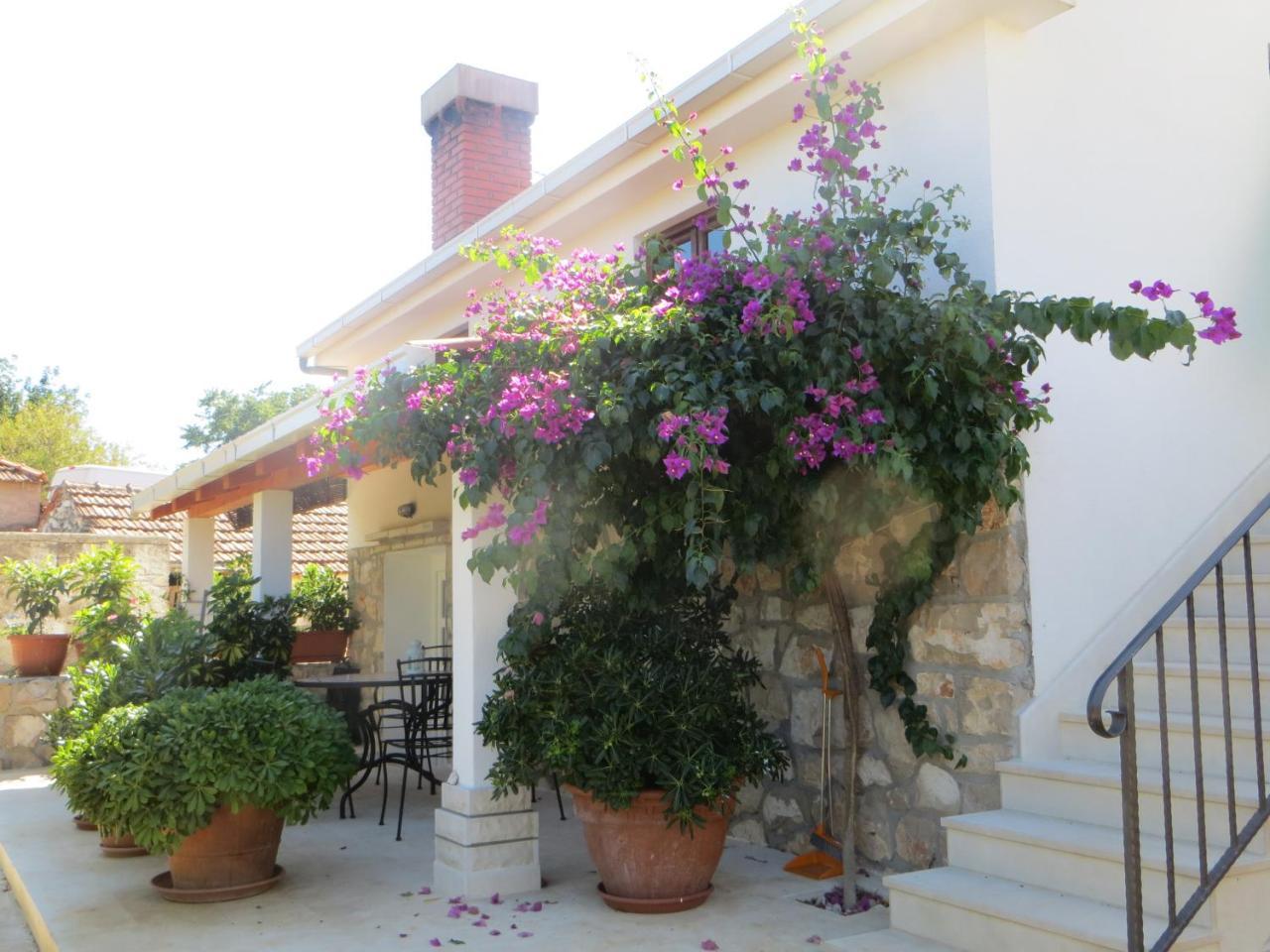Holiday Home Artina 2 Loviste Ngoại thất bức ảnh