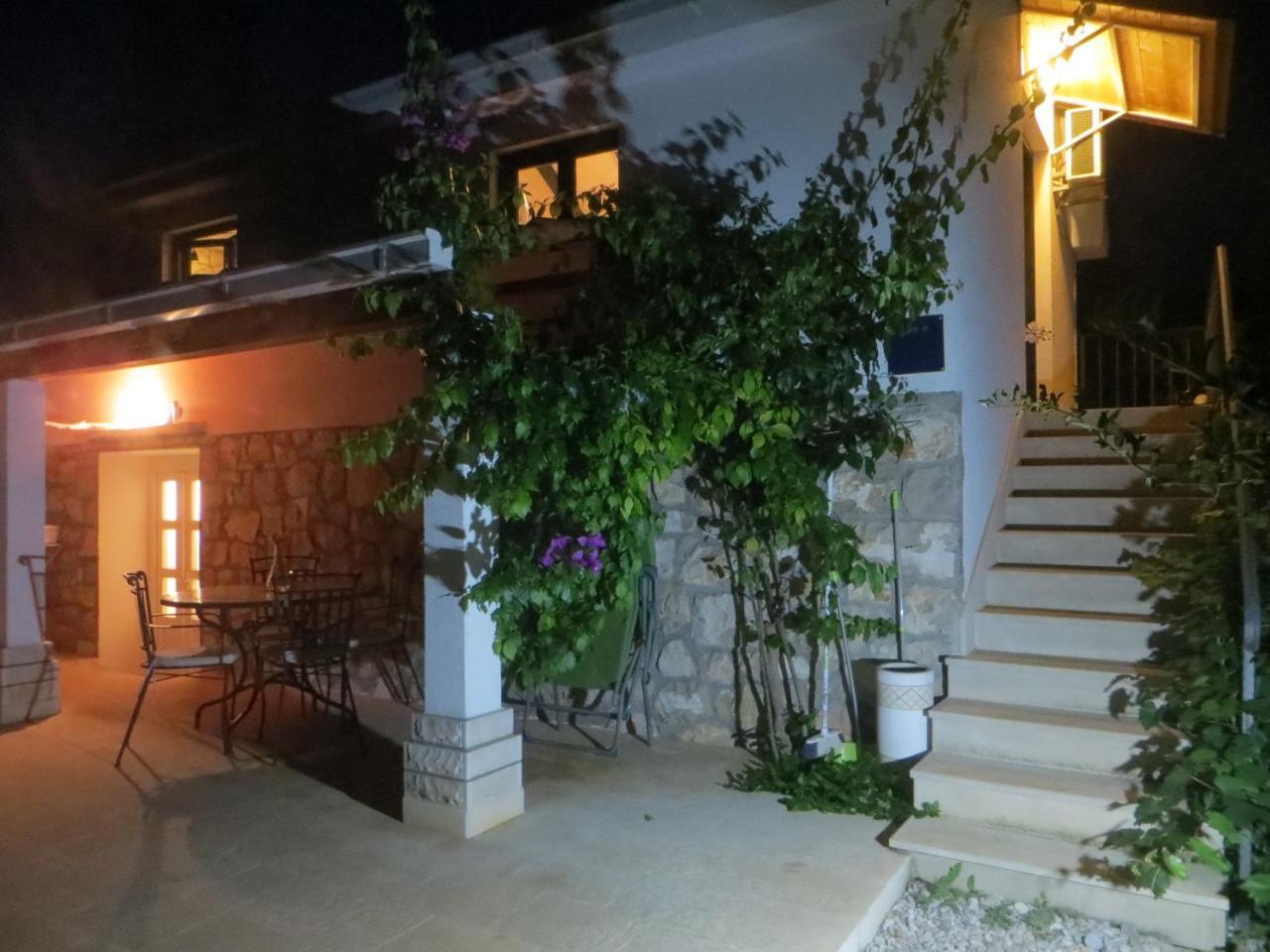 Holiday Home Artina 2 Loviste Ngoại thất bức ảnh